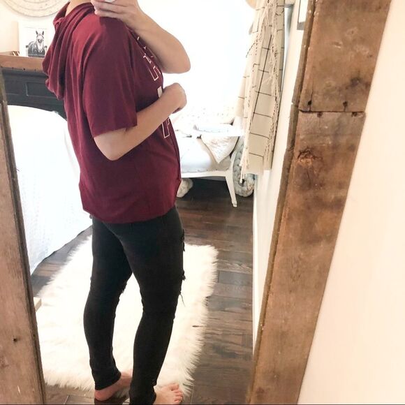 jerryleigh wine colored graphic blah blah blah top - Picture 2 of 4